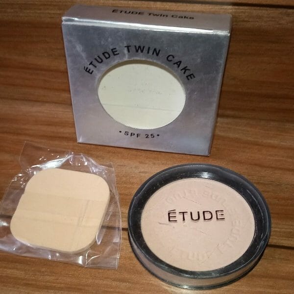 Buy Best Etude Twin Cake And Puff- Beige Compact Powder Cosmetics Online @ HGS Cosmetics